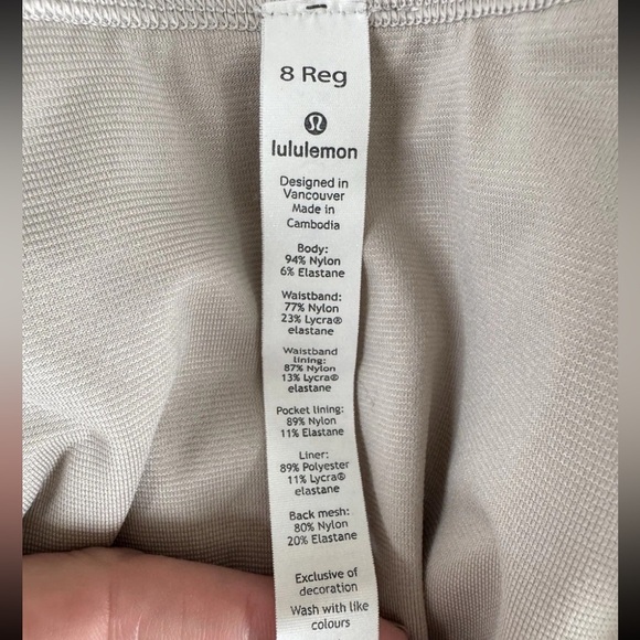 Lululemon Hotty Hot High Rise 2.5” Shorts White Size 8 Running Workout Gym - Picture 5 of 7